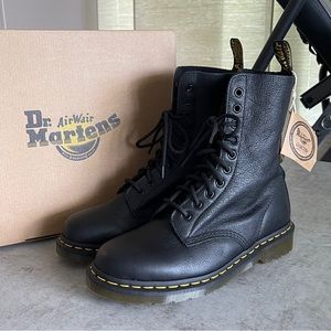 Dr Martens Women’s leather boots size 9
